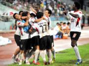 Bóng đá Việt Nam: Vừa chạy vừa xếp hàng