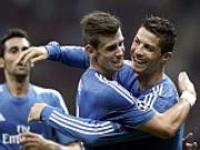 Bất lực trong việc truy cản Bale, hậu vệ khóc như mưa