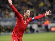 Ronaldo được chấm điểm 10 trong đêm huyền diệu trên đất Thuỵ Điển