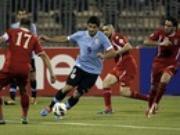 Luis Suarez ăn vạ trơ trẽn hòng kiếm penalty