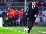 Arsene Wenger phấn khích với chiến thắng trước Dortmund