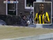 "Chân to" như Kakuta: Sút bóng bay khỏi sân vận động