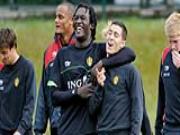 Cầu thủ Bỉ dứt điểm 1 chạm siêu hạng