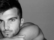 Cầu thủ 20 tuổi đột tử trên sân