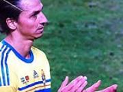 Ibrahimovic vỗ tay chúc mừng C. Ronaldo