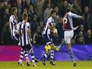 Tiền đạo West Brom tái hiện siêu phẩm của Bergkamp