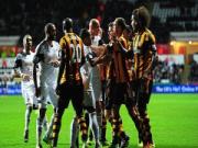 Swansea 1-1 Hull City: Trọng tài cứu chủ nhà