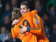Ronaldo lập kỷ lục, Real thắng nhẹ nhàng