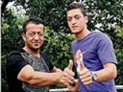 Bố Oezil bỏ túi 7 triệu euro từ vụ chuyển nhượng con trai