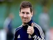 Messi ghi bàn... từ sau khung thành