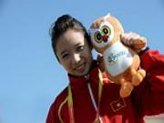 "Cô gái Vàng" Dương Thúy Vi