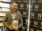 Sách về Messi ra mắt ở Dubai: Hơn cả tự truyện