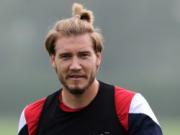 Câu chuyện Nicklas Bendtner: Bây giờ anh là người con hiếu thảo, người cha giàu tình cảm