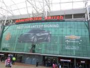 Man Utd lãng phí cả đống tiền vì chưa bán tên sân