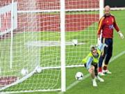 Torres: Tôi từng muốn làm… thủ môn