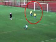 Pha bỏ lỡ ngốc nghếch nhất trong lịch sử bóng đá