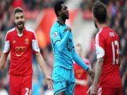 Emmanuel Adebayor: Khoác áo Tottenham, vẫn nhận tiền của Man City