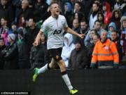 Aston Villa đặt giá 8 triệu bảng, M.U nhất trí bán Cleverley