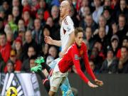 Januzaj bị chỉ trích vì ăn vạ thô thiển