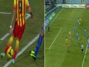 Giống Real, chiến thắng của Barca cũng "có mùi"