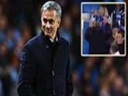 Mourinho phấn khích ăn mừng cùng con trai trên khán đài