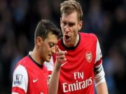 Mesut Oezil xin lỗi CĐV Arsenal sau trận thua Man City