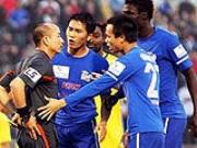 Trọng tài ở V-League: Đông nhưng không tinh