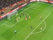 Bayern Munich bị phạt góc oan trước khi thủng lưới