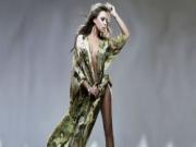 Theo bước chồng, Victoria Beckham chinh phục Paris