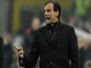 Mario Balotelli "cầu xin" Max Allegri ở lại AC Milan