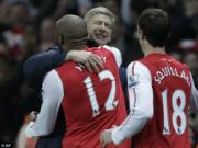 Huyền thoại Arsenal quân sư cho HLV Arsene Wenger