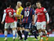 Đấm cầu thủ của Arsenal, Owen vẫn thoát án phạt