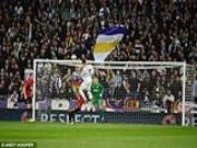 Giải mã cú bật nhảy phi thường giúp Ronaldo đánh đầu tung lưới Man Utd