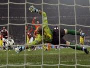 Barca, làm ơn đóng cửa khung thành vào!