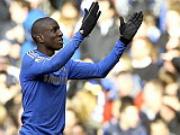 Thắng Norwich, Mourinho khích lệ Willian, nắn gân Demba Ba