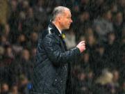 HLV Reading chỉ trích trọng tài đã “ghi bàn” giúp M.U