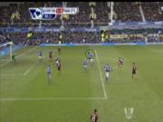 Trọng tài đã "bóp nát" giấc mơ bảo vệ ngôi Vương của Man City?