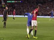 Ferdinand đánh nguội Torres vẫn "tỉnh bơ"