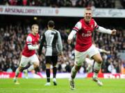 Podolski quan ngại về tương lai tại Emirates