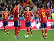Tây Ban Nha mất điểm trên sân nhà: Những đôi chân lạc lối