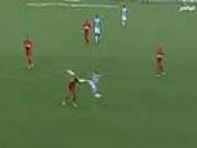 Tham bóng, đạp vỡ đầu đối thủ