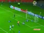 Bàn thắng vui nhộn: Cả đội...lăn lê bò toài vẫn không thể cứu thua