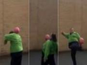 Chàng béo xứ Wales lại trình diễn siêu kỹ thuật