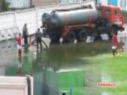 Thế này biết đá sao: Mặt sân sũng nước, bóng nổi...lềnh bềnh!!!