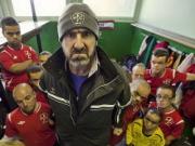 Cantona dẫn dắt đội bóng của những chú lùn