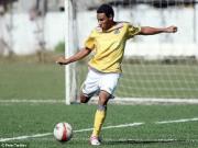 Con trai "Vua bóng đá" Pele nối nghiệp cha trong màu áo Santos