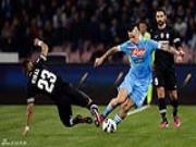 Chia điểm với Napoli, Juventus mở toang cánh cửa tới chức vô địch