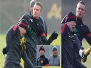 Cleverley suýt đá gãy răng Rooney