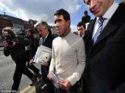 Lái xe trái phép, Tevez chịu hình phạt 250 giờ phục vụ cộng đồng