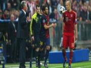 Cay cú, Alba "chơi bẩn" Robben và bị treo giò lượt về